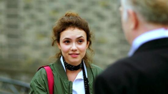 Смотреть онлайн сериал 90е. Весело и громко 1 сезон 10