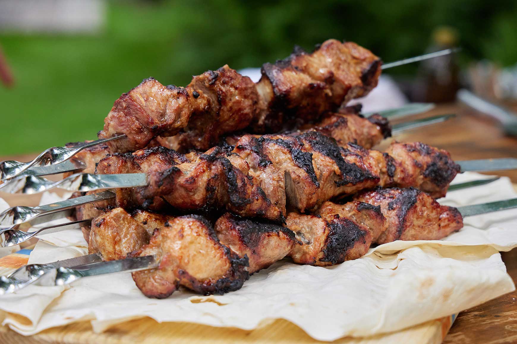 Рецепт шашлыка на квасе и салата с морковкой по-корейски