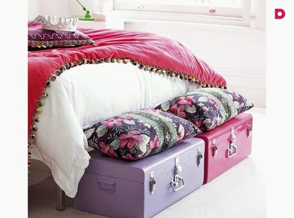 11 простых вариантов, куда в квартире убрать летние вещи