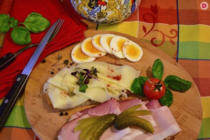 Сборник рецептов салатов из ветчины и огурца