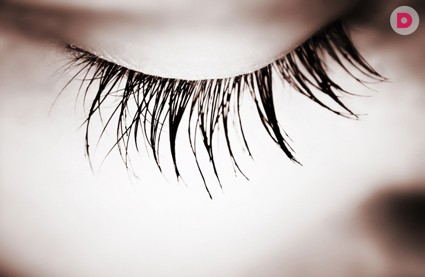 Длиннее и гуще: проверенные средства для роста ресниц