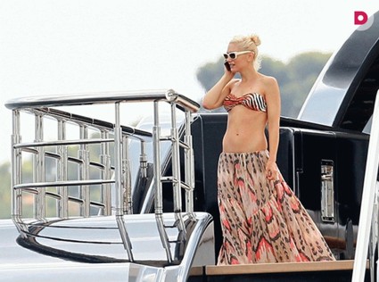 Топ-30 модных купальников знаменитостей