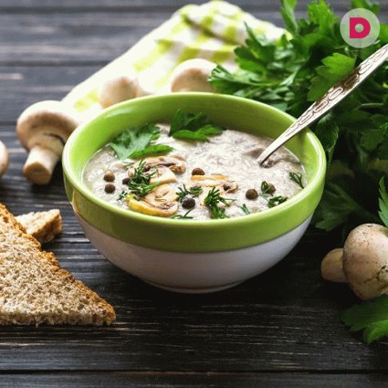 Ароматный суп-пюре, приготовленный из шампиньонов