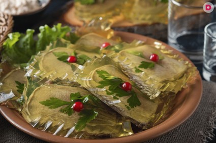 Для гурманов: заливное из говяжьего языка