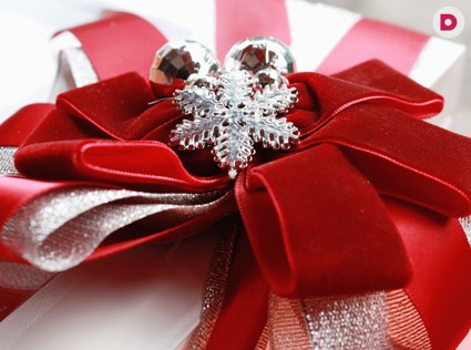 Мастер-класс от Таши Строгой и Полины Гриффис: елочная игрушка из ленты