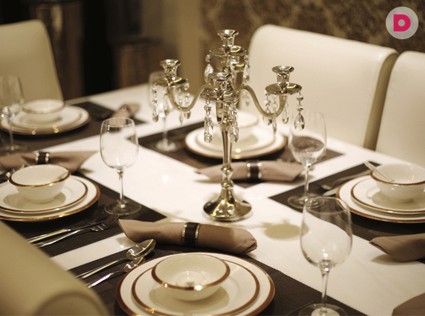 Обеденный стол: выбираем правильные формы