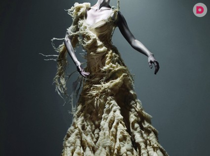 9 эффектных платьев Александра Маккуина