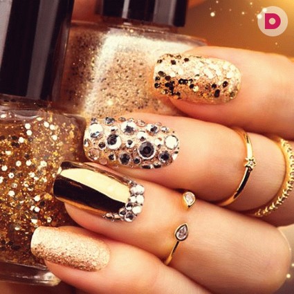 Новогодний маникюр: акцент на золото и блестки