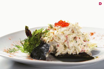 Рецепт праздничного салата с икрой и морепродуктами