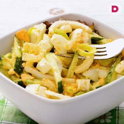 Рецепт приготовления праздничного салата с кальмаром и огурцом