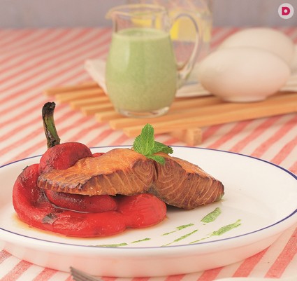 Копченная на чае семга со сладким перцем