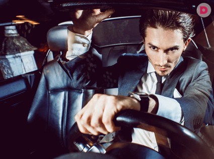 Мужчина и его автомобиль