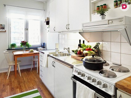 «Квадратов» мало — идей много: 12 маленьких кухонь