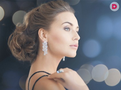 Правила подбора украшений под одежду