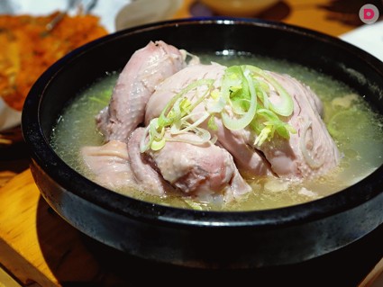 Обед по-домашнему: куриный суп с лапшой