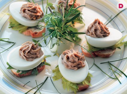 Яйца, фаршированные тунцом