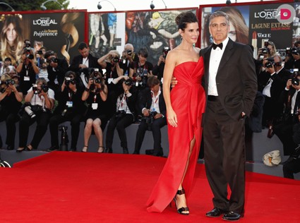 Яркий старт Венецианского кинофестиваля: образы и наряды звезд