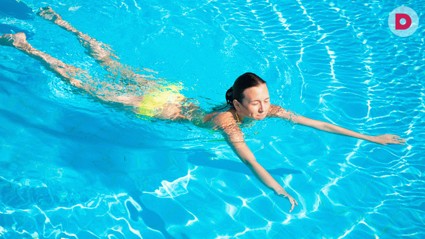 Переходим к водным процедурам: косметика и бассейн