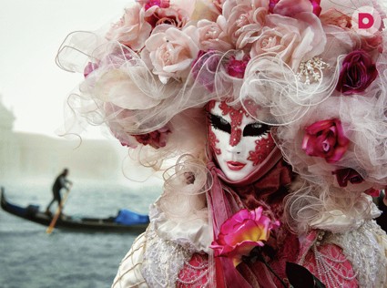 Костюм и маска – обязательны!