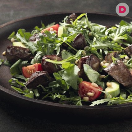 Рецепт приготовления теплого салата с куриной печенью