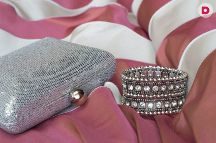 Тренд сезона – серебристые аксессуары