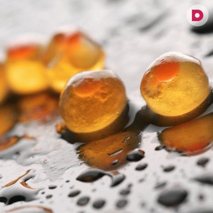 Тщательно промываем красную икру