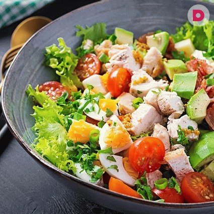 Готовим салат с куриной грудкой и помидорами