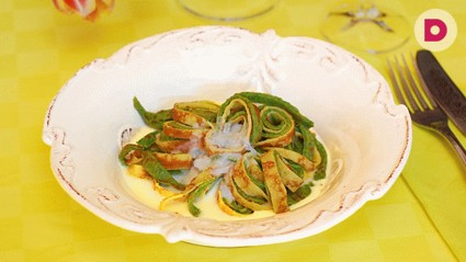 Двухцветные тальятелле из блинов с фондю