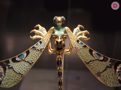 Модная бижутерия: жуки, бабочки, стрекозы