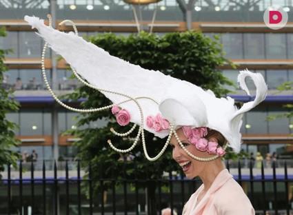 Необычные шляпы на скачках Royal Ascot