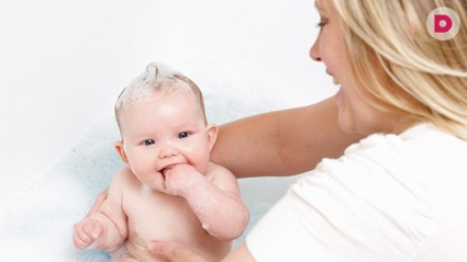 Как правильно купать младенца