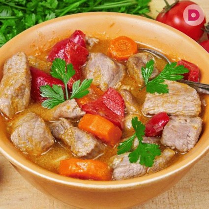 Как и в чем потушить телятину с овощами
