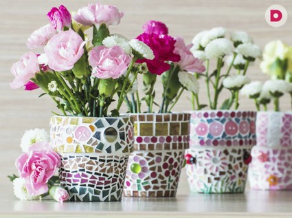 Цветочный горшок: декорируем разноцветным стеклом 