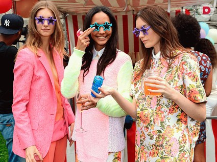 Какие цвета актуальны летом 2012 