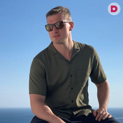 «Женский доктор» Петр Рыков отдыхает в Греции